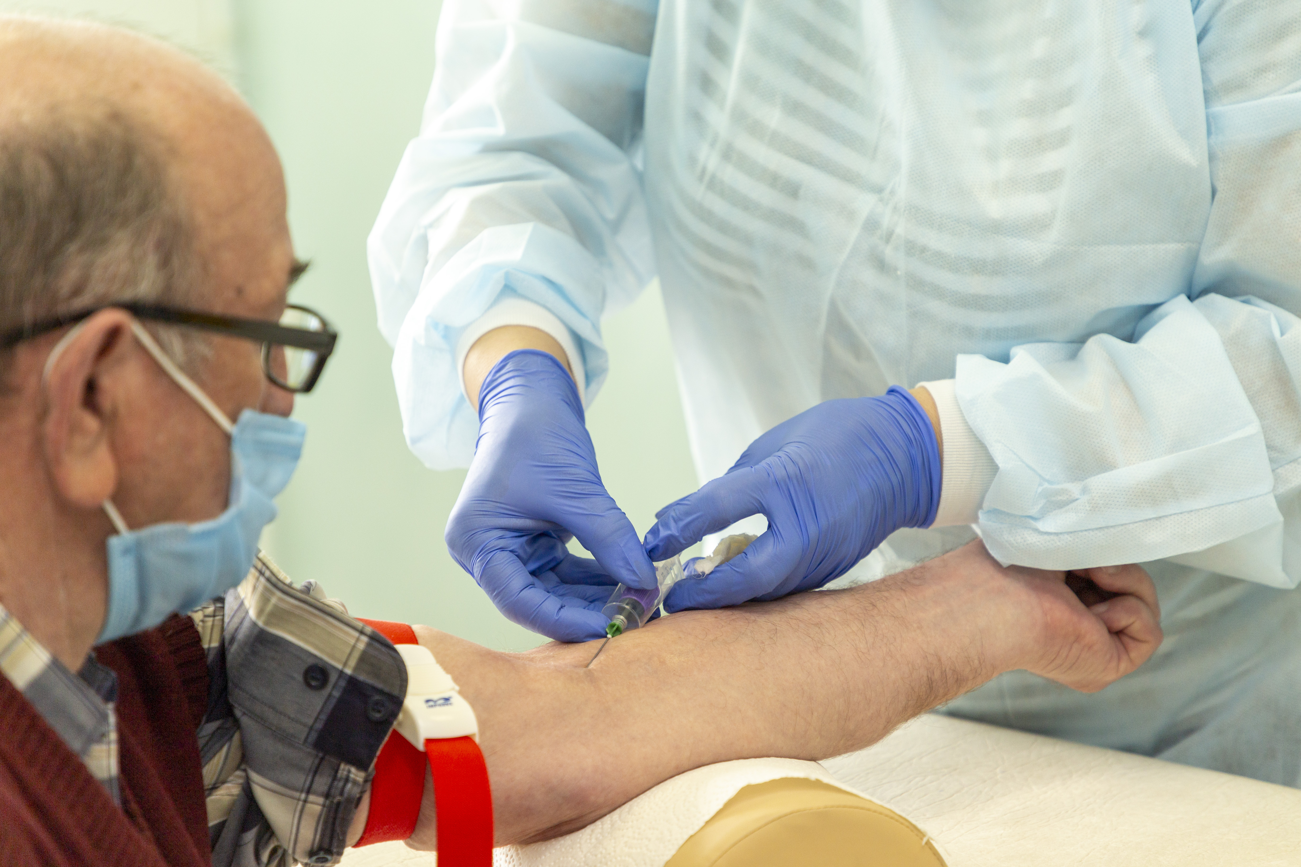 Камазовцы могут бесплатно сделать анализ крови перед вакцинацией